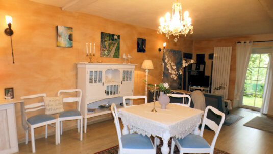Blick in den Wohnbereich der Ferienwohnung